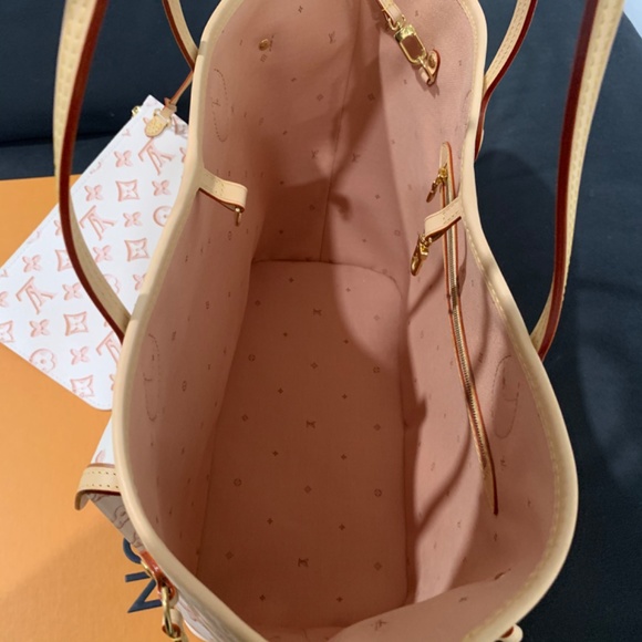 New never used Louis Vuitton Neverfull Fall Collection Bag - Picture 5 of 12